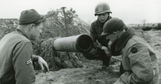 NARA-Pyle at Anzio with 155mmPyle inspects the muzzle of a 155-mm gun on the Anzio beach. National Archives